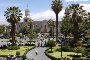 Descubre la Plaza Mayor de Arequipa: Historia, Atractivos y Experiencias